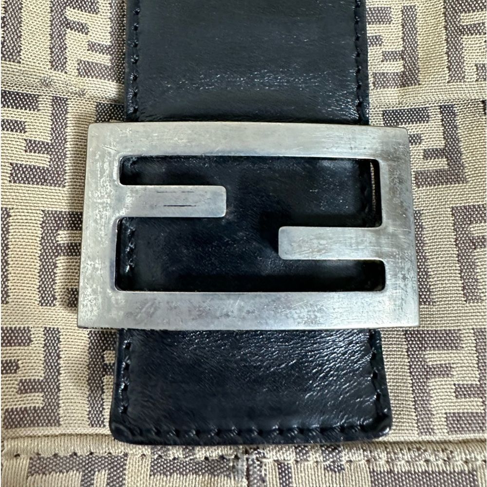 💯Authentic Fendi Shoulder Bag🍀 - Picture 5 of 17